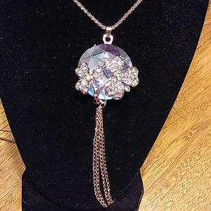 Beautiful blue stone necklace NWT